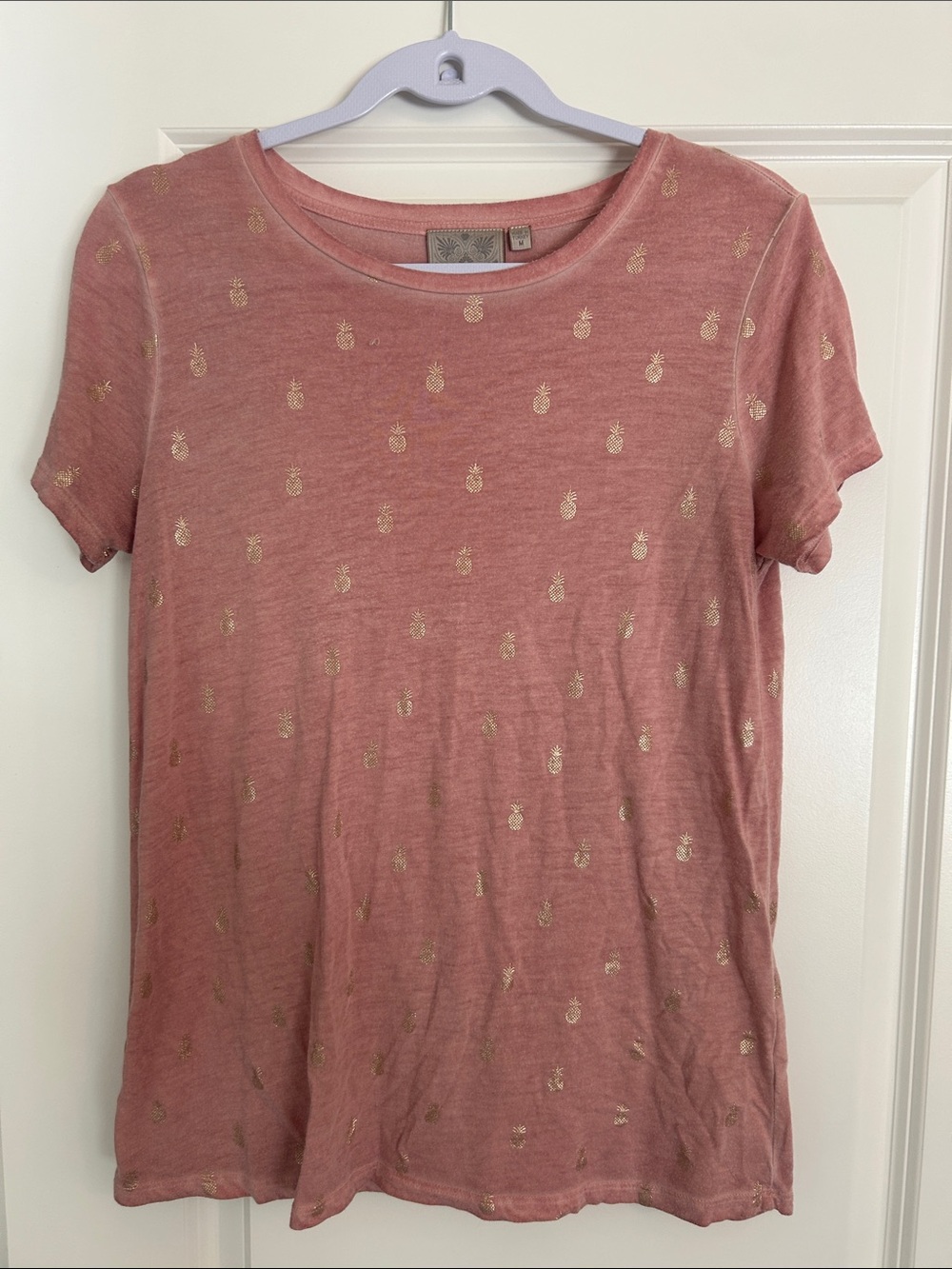Dantelle Dusty Rose Short Sleeve Tee with Metallic Gold Pineapples